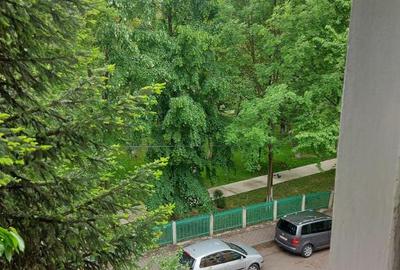 Garsoniera in bloc de apartamente, pe Aleea Parcului, libera - 1