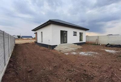 Casă cu 3 camere cu Teren 359 Mp în Vidra - 1