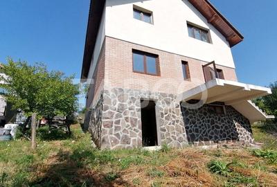 Casa noua de vanzare 780 mp teren garaj pivnita in Daia Sibiu - 2