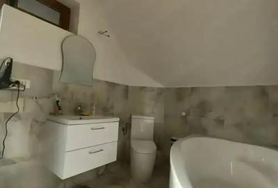 Casă cu 4 camere în Central - 1