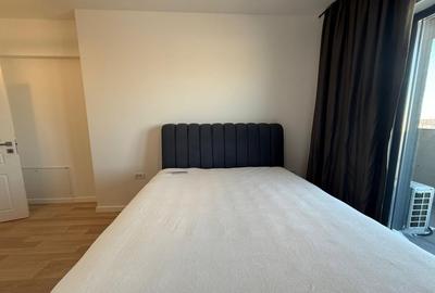 Apartament cu 3 camere semidecomandat în Km 5 - 12