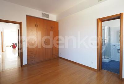 Apartament insorit cu 4 camere si terasa generoasa, 2 garaje - 11