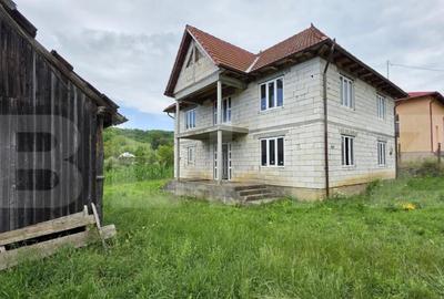 Casa la tara de vanzare, cu 13 ari de teren, la 40 km de Bi Casa la tara de vanzare, cu 13 ari de teren, la 40 km de Bi - 14