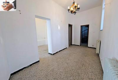 Bd. Unirii – Strada Traian  Vila / Spatiu Comercial Renovat, 10 camere, suprafata utila - 300 mp. - 3