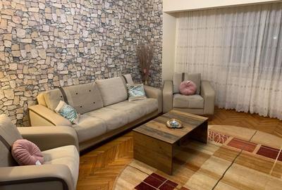 Apartament cu 3 camere, mobilat în Faleza Nord