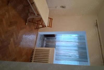 Apartament cu 3 camere decomandat în Circumvalațiunii