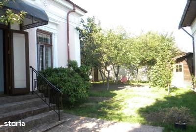Casă cu 5 camere cu Teren 250 Mp în Central - 2