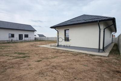 Casă individuală cu 4 camere cu Canalizare în Dragomirești-Vale - 3