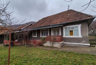 Casă cu 4 camere în Țebea - 2