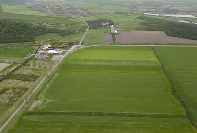 Teren de 22500 mp, în Central - 2