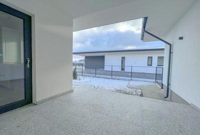 Duplex cu 3 camere cu Canalizare în Cristian - 9