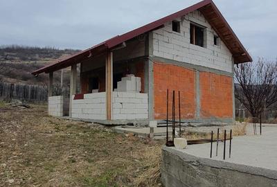 Casă cu 4 camere cu Teren 702 Mp în Ștefănești - 1