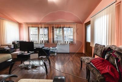 Apartament cu 3 camere semidecomandat, mobilat în Sud - 2