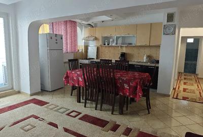 Apartament cu 3 camere decomandat în Micro 18 - 2