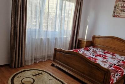 Ocazie: vand apartament cu 3 camere str.Ghe Lazar - 2