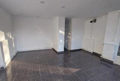 Spațiu comercial, de 20 mp, în Central - 4