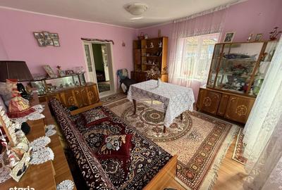 Casă cu 3 camere cu Garaj în Central - 2