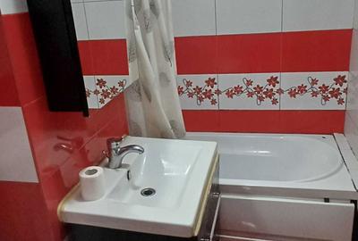 Apartament cu 2 camere decomandat în Micro 4 - 5