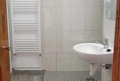Rovine, zona garii, apartament doua camere, modificat in trei, etaj 2 din 4, centrala proprie. - 1