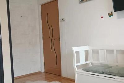 Apartament cu 2 camere decomandat în Tractorul - 4