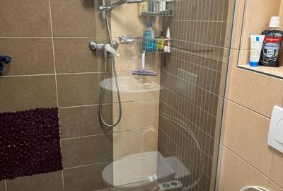 Apartament cu 3 camere decomandat în Tractorul - 3