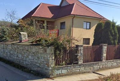Casă cu 4 camere în Urișor - 1