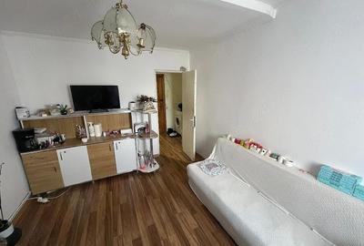 Apartament cu 2 camere decomandat în Războieni