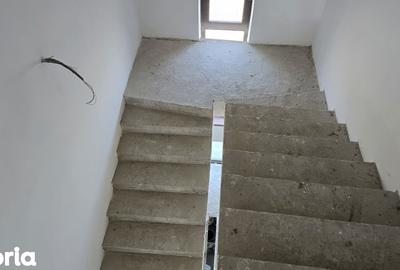 Casă cu 7 camere cu Canalizare în Ciolpani - 4