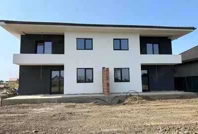 Casă cu 5 camere în Giarmata