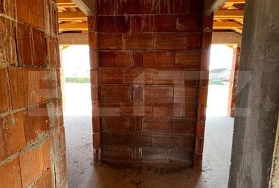 CASA DE VANZARE LA ROSU IN CIHEI, STRADA INCHISA,ZONA LINISTITA - 8