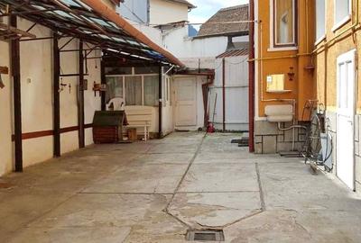 CASA SINGUR CURTE IN ZONA CENTRALA A BRASOVULUI - 6