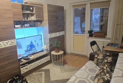 Apartament cu 2 camere semidecomandat în Micro 15