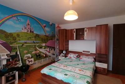 Proprietate alcatuita din imobil si teren generos,Comarnic - 13