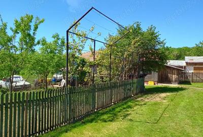 Botosani - 15 min, Casa cu teren de 2500 mp - 22 eur mp - si loturi individuale - 6