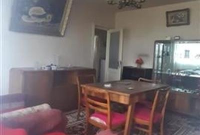 Apartament cu 3 camere decomandat în Sud