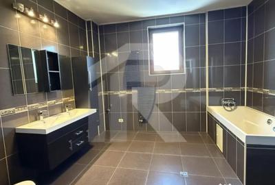 Casă cu 7 camere cu Canalizare în Eroii Revoluției - 5