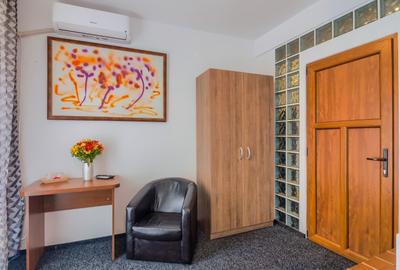 Casă individuală cu 12 camere cu Canalizare în Știrbei Vodă - 2