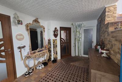 Casă cu 5 camere cu Canalizare în Adjud - 4