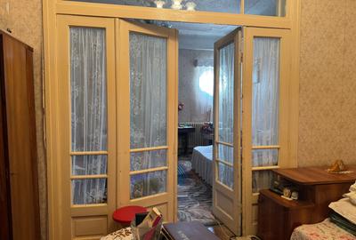 Apartament cu 3 camere nedecomandat în Central