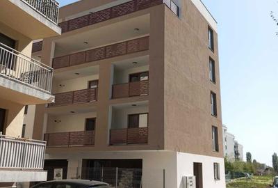 Apartament cu 3 camere decomandat în Exterior Vest