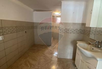 Casă cu 4 camere cu Teren 2810 Mp în Laslea - 2