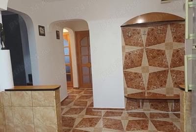 Apartament cu 3 camere decomandat în Central - 1