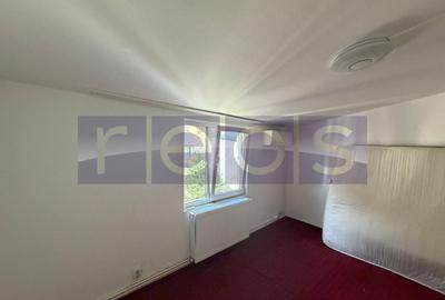 Casă individuală cu 8 camere cu Canalizare în Universitate - 4