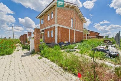 Casă cu 5 camere cu Teren 800 Mp în Săcălaz