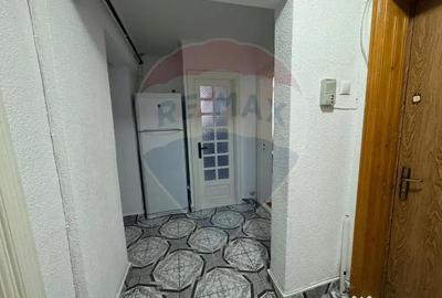 Apartament cu 3 camere decomandat în Sărari - 8