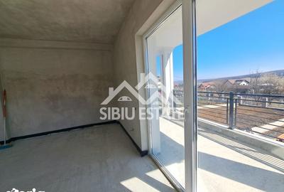 Casă cu 4 camere cu Teren 600 Mp în Sadu - 2