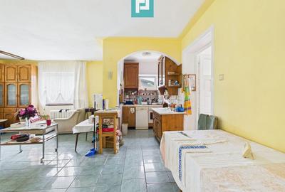 Casă cu 4 camere cu Teren 4300 Mp în Groși - 3