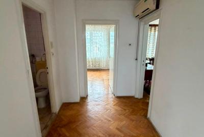Apartament cu 3 camere semidecomandat în Punctele Cardinale - 1