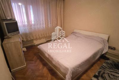 Apartament cu 3 camere decomandat în Micro 4 - 4