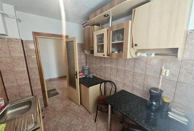 Apartament cu 2 camere semidecomandat în Micro I - 1